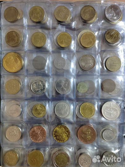 Коллекция монет и купюр