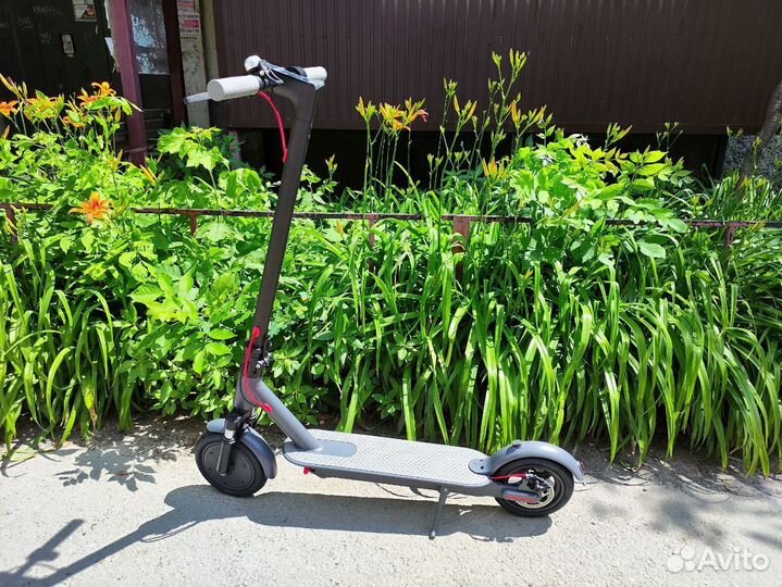 Абсолютно новый электросамокат с подвеской