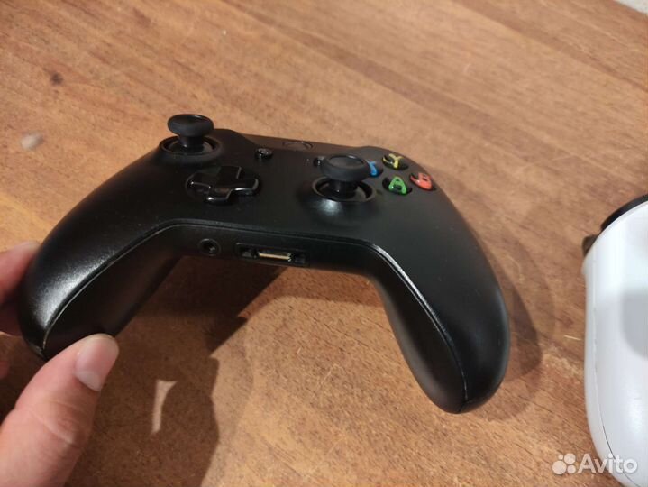 Геймпады Xbox One и Xbox Series
