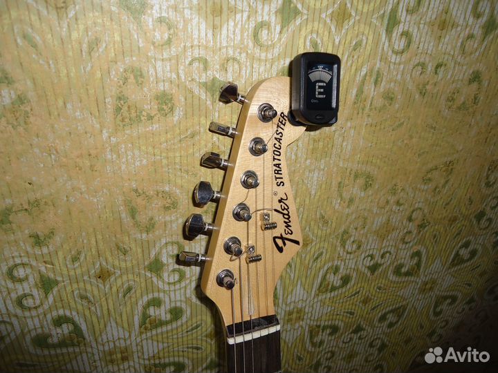 Электрогитара,комбоусилитель + комплект