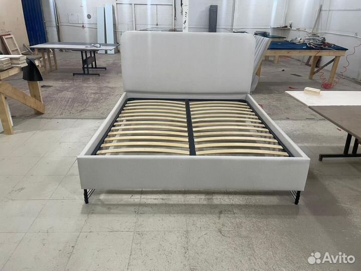 Кровать двухспальная с подьемным механизмом