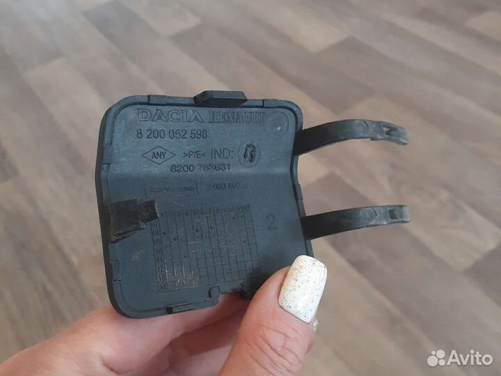 Заглушка переднего бампера Renault Sandero 2009