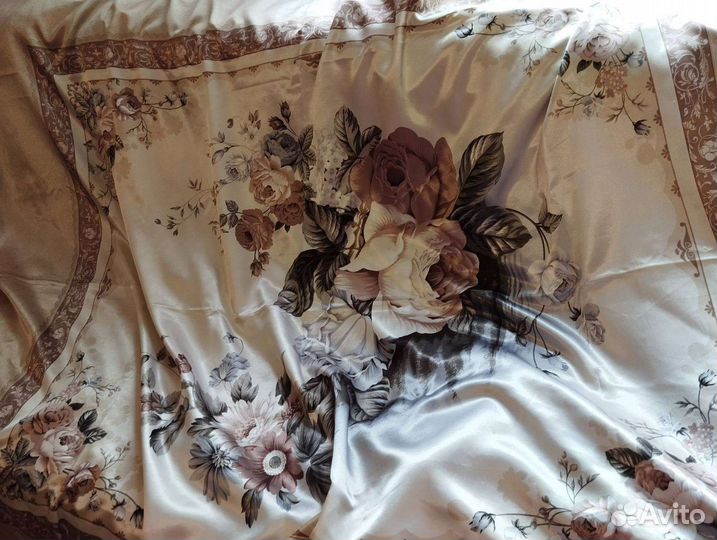 Новый комплект шелкового постельного белья