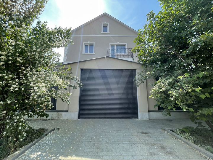 Дом 300 м² на участке 10 сот.