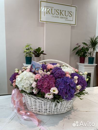 Композиция в корзине из цветов с доставкой