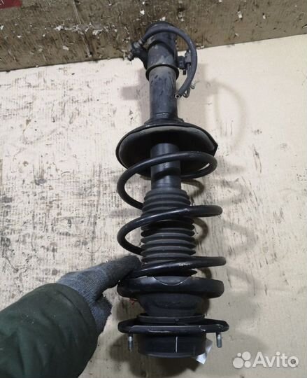 Стойка амортизатора передняя Subaru Impreza gc8