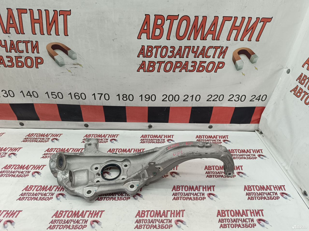 Кулак поворотный правый Zeekr 001