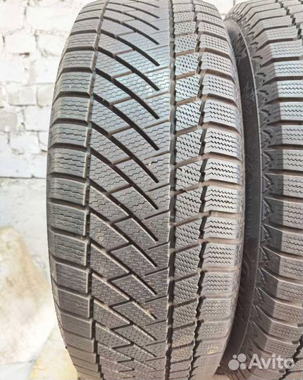 Continental ContiVikingContact 6 235/60 R17 97V