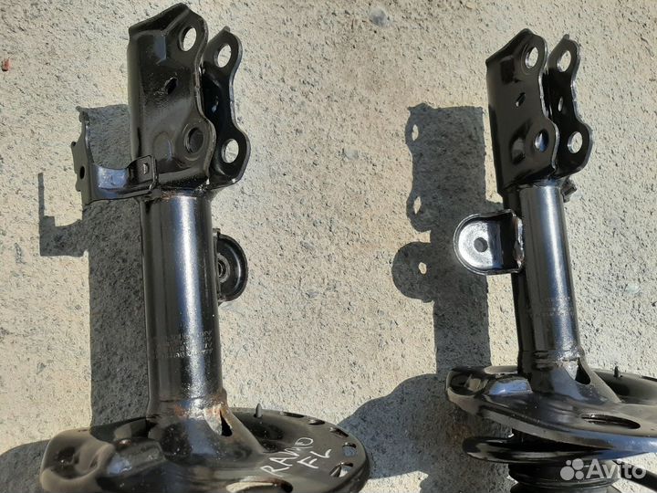 Стойка передняя правая Новая Rav4 40