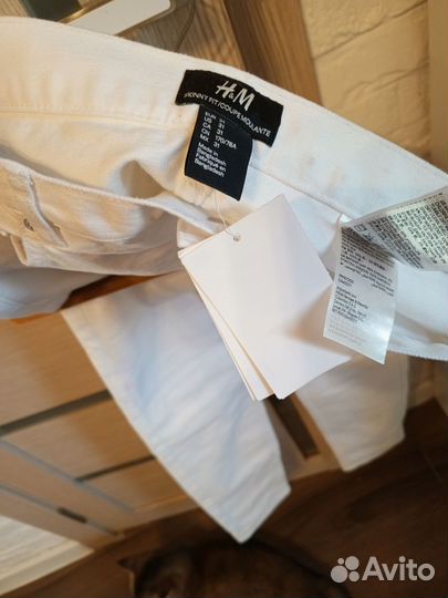 Белые джинсы скини