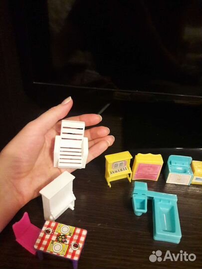 Мебель для кукольного домика