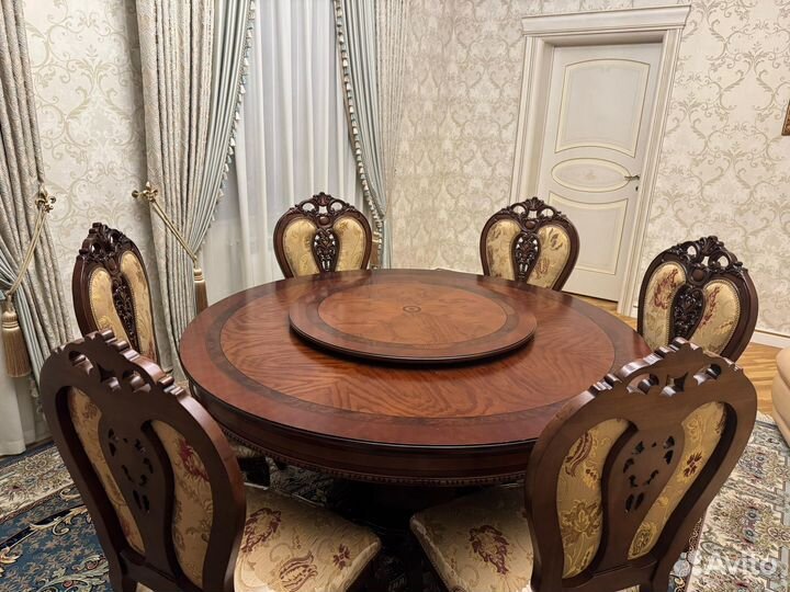 Кухонный стол и стулья