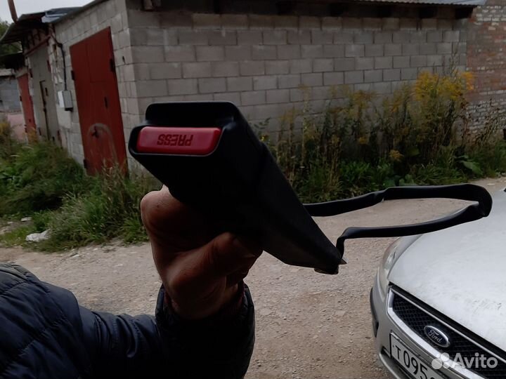 Фиксатор ремня безопасност jeep grand Cherokeewk2