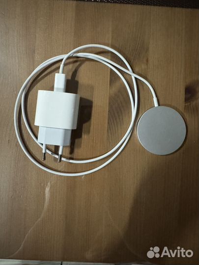 Беспроводное зарядное устройство apple