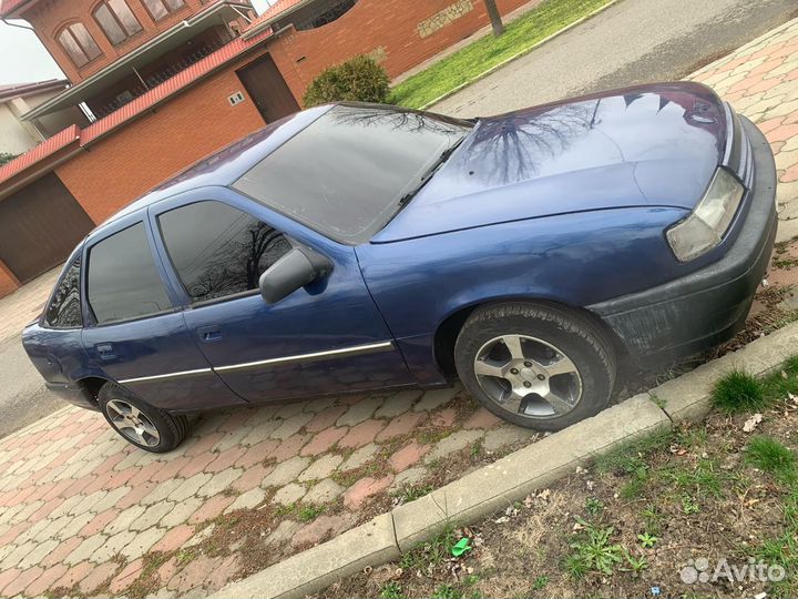 Opel Vectra 1.6 МТ, 1990, 233 286 км