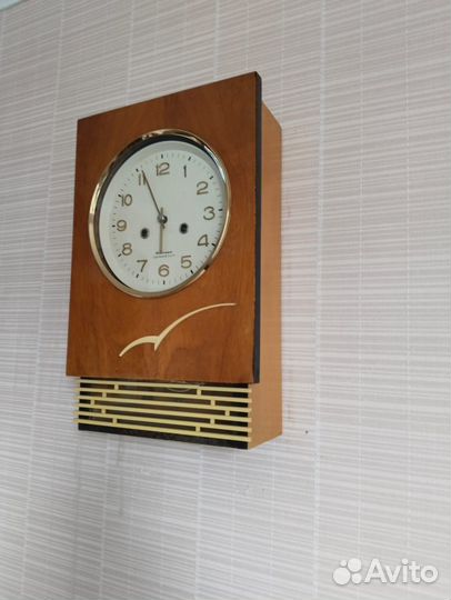 Часы настенные с боем янтарь