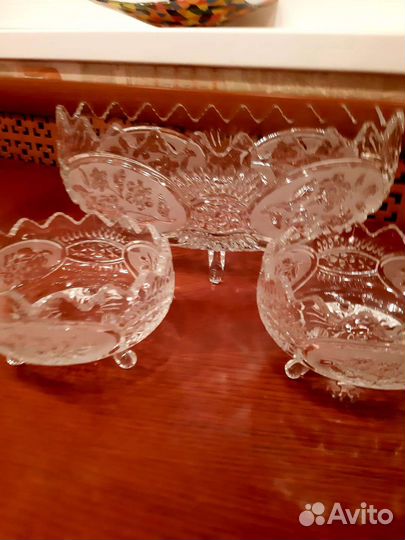 Ваза для фруктов на ножке и 2 вазочки