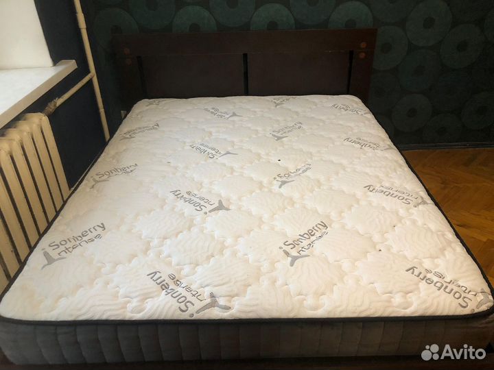 Двуспальная кровать с подъёмным механизмом