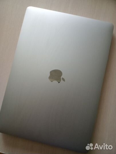 Продам MacBook Air (M1, 2020)