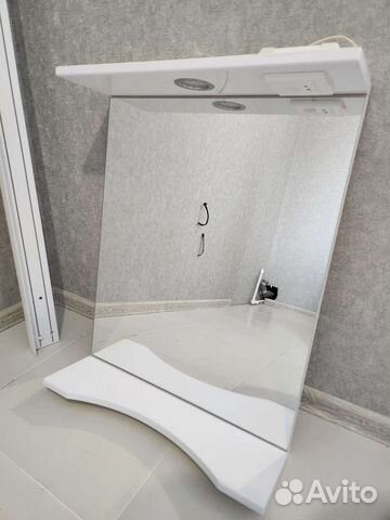 Зеркало с подсветкой и разеткой для ванной