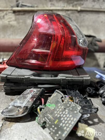 Задний левый фонарь Lexus LX570