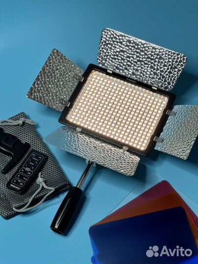 Видеосвет Yongnuo 300 + штатив