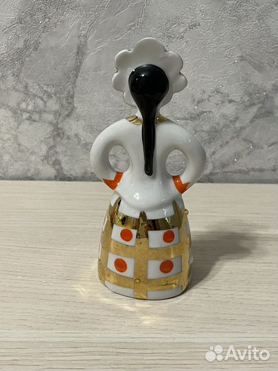 Фарфоровая статуэтка 