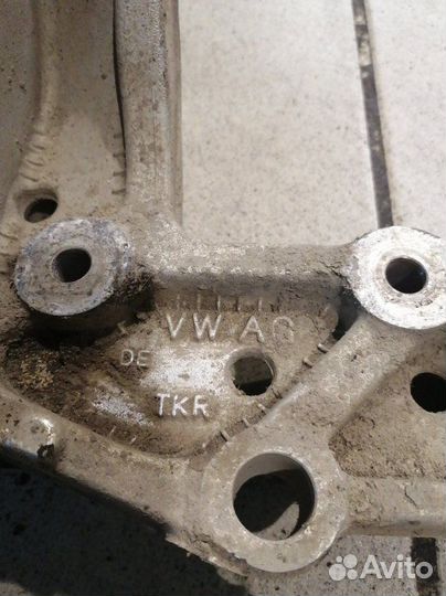 Кронштейн подрамника правый Audi А3 8P BVZ 2 2006