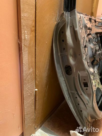 Задняя правая дверь Toyota Avensis II новая оригин