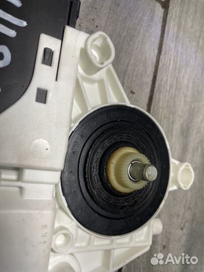 Моторчик стеклоподъемника левый Ауди А3 8Р