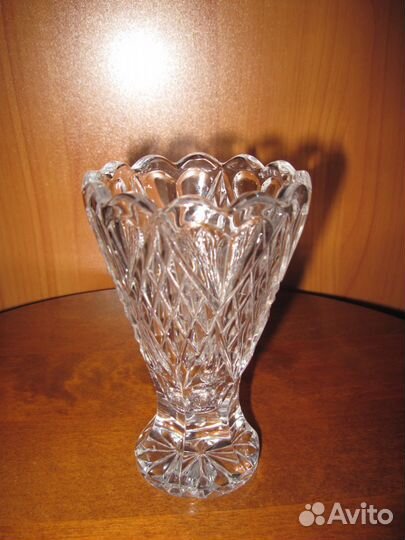 Новая сувенирная хрустальная вазочка