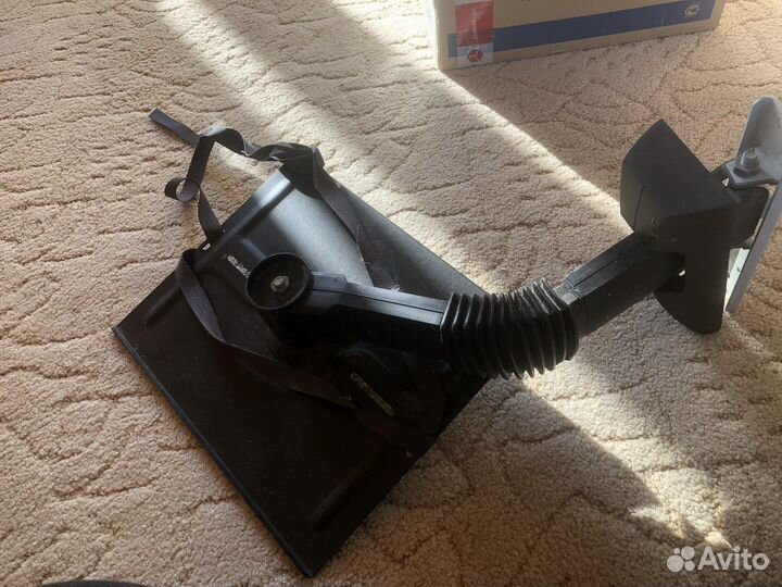 Настенная подставка для телевизора