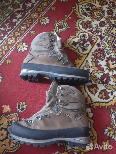 Продам трекинговые ботинки