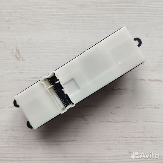 Блок управления стеклоподъемниками Nissan Xterra N