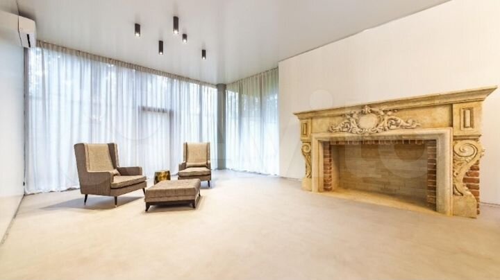 Дом 680 м² на участке 25 сот.