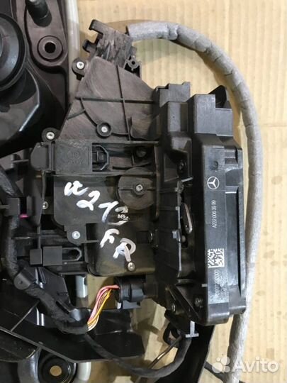 Замок передней правой двери W213 A2220063999