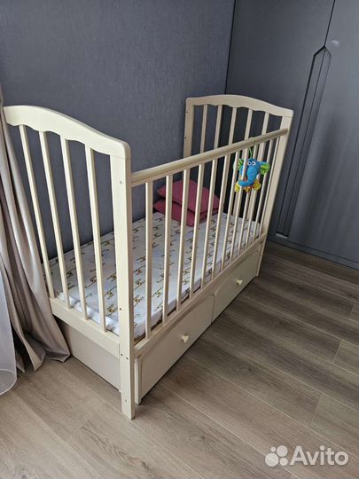 Кроватка детская с матрасом