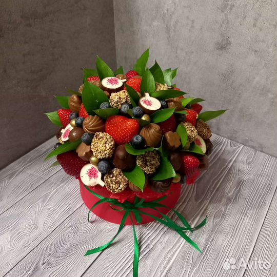 Съедобные букеты из фруктов и ягод
