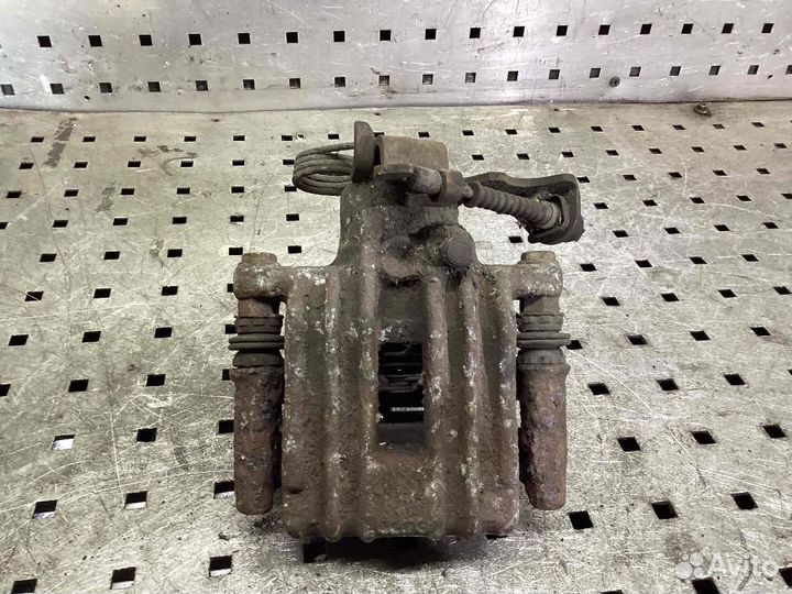 Суппорт задний правый Volkswagen Passat