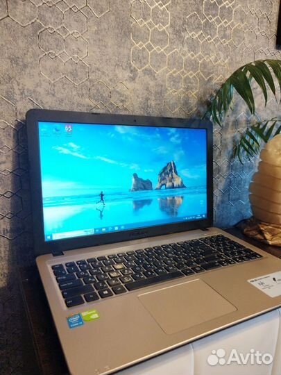 Ноутбук Asus как новый i3, 4 gb, ssd 256