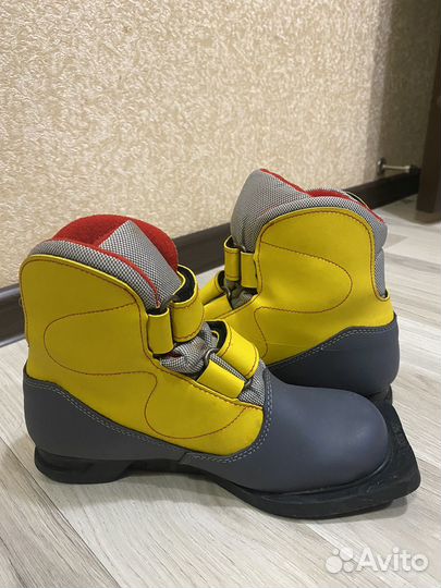 Лыжные ботинки