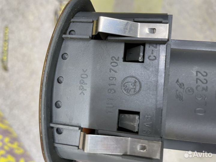 Дефлектор воздушный Шкода Октавиа A4 правый (97-11