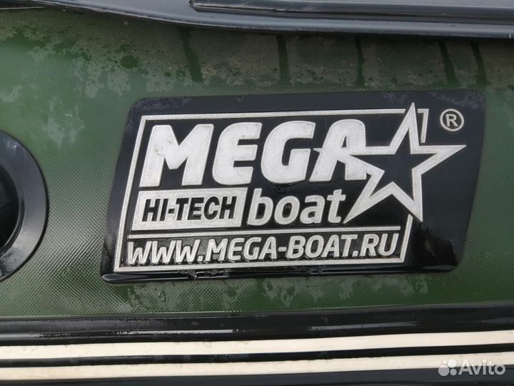 Лодка с моторном