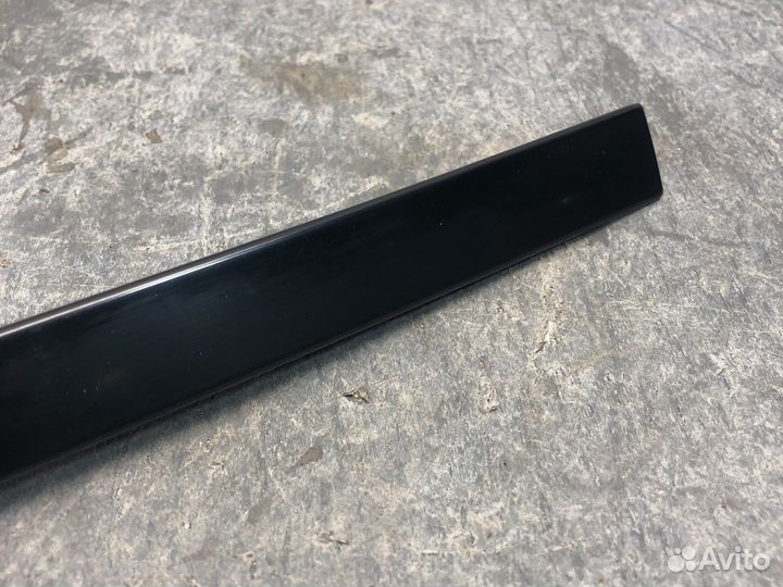 Зад прав молдинг двери Stinger GT