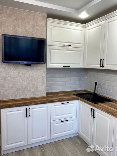 Угловой кухонный гарнитур классика