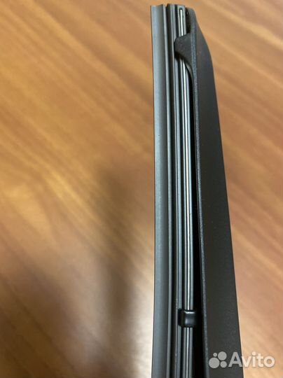 Щетка стеклоочистителя правая Land Rover LR033029