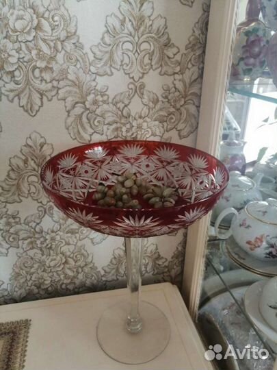 Ваза из рубинового хрусталя