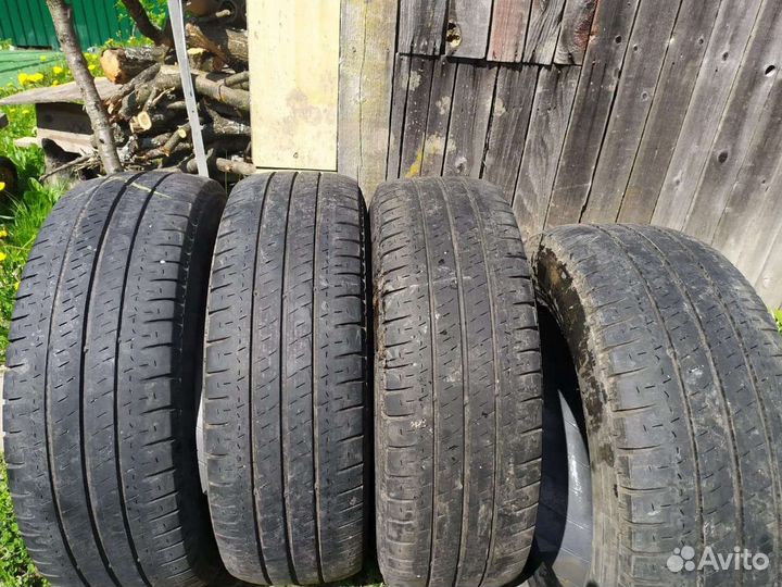 Michelin Agilis 215/65 R16