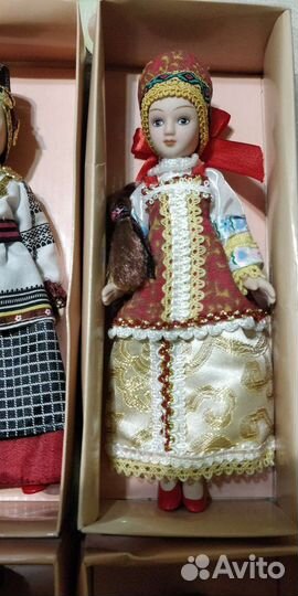 Кукла фарфоровая в национ. костюме DeAgostiini
