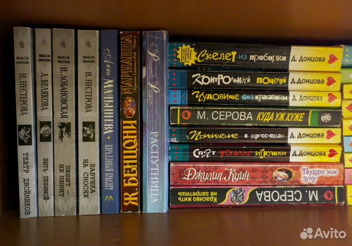 Книги детективы, любовные романы 104 шт